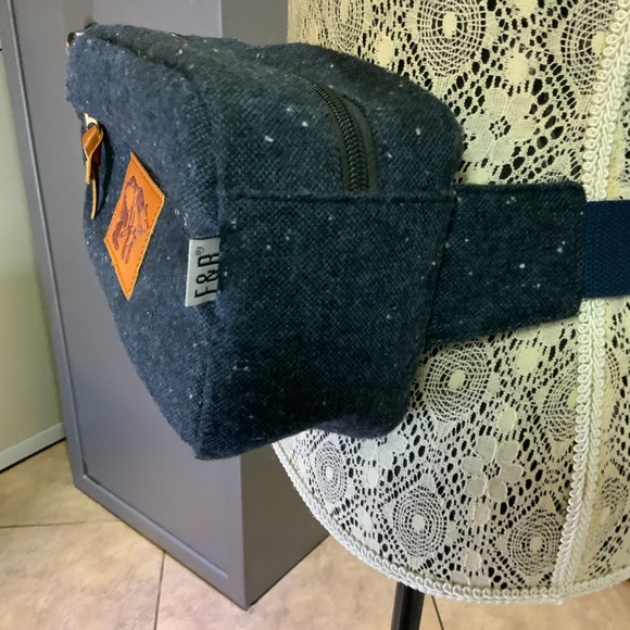 Foster & RYE INSULATED FANNY PACK - Picture 4 of 13